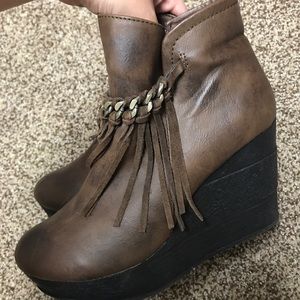 Brown boot wedges
